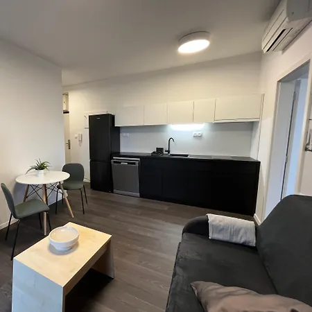 Apartment Modern Zilinska Balkony & Ac